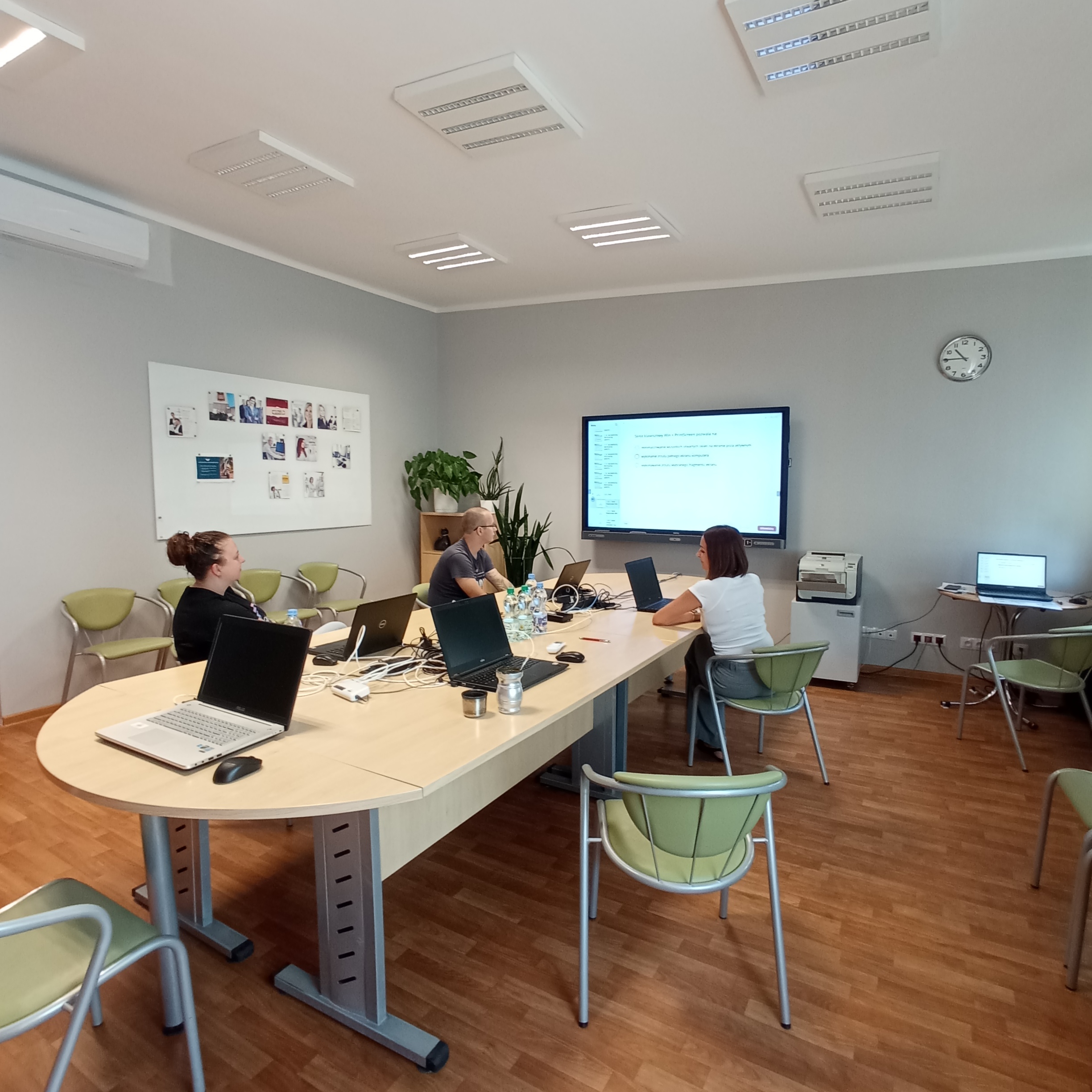 Zdjęcie artykułu Kompetencje Cyfrowe w Praktyce – Szkolenie w Wodzisławskim Urzędzie Pracy